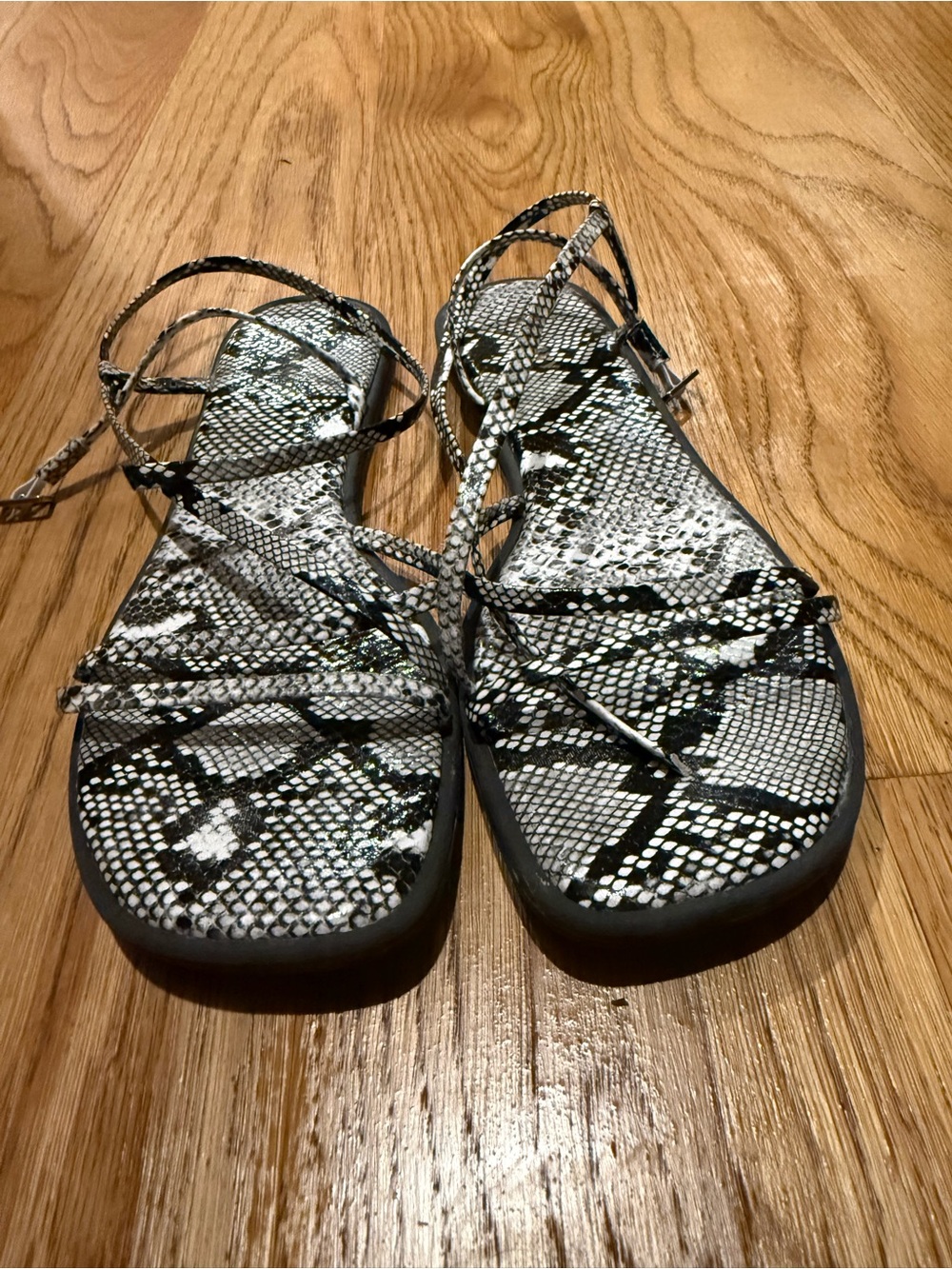 Old Navy Snake-Print Wrap Sandals in Black and White